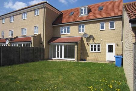 Bridge Farm Close, Mildenhall, IP28 - Photo 3