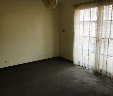 RETRO REVIVAL IN GREAT LOCATION ! - Photo 2