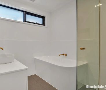 “Freshly Renovated & Ready to Impress!” - Photo 4