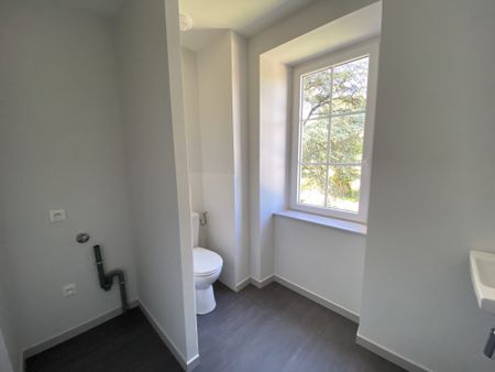 Location Appartement 4 pièces 99m² BARAQUEVILLE 12160 - Photo 4