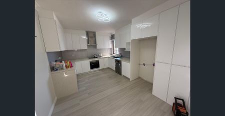 Modern 3-Bedroom Unit in Convenient Location!! - Photo 5