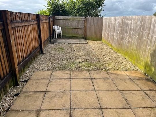2 bedroom end of terrace house to rent - Photo 1