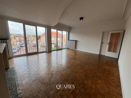 Charmant gerenoveerd appartement met 3 slaapkamers en 2 terrassen - Photo 2