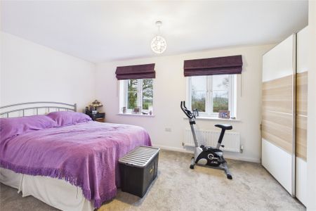 2 bedroom House in Power Close, Wokingham - Photo 4