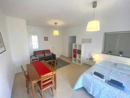 Calle Parras, Sevilla, Andalusia 41002 - Photo 2