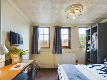 1 bedroom in a house share to rent - Photo 2