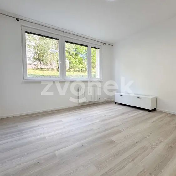 3+1 Zlín - Česká, moderní byt, balkon - Photo 1