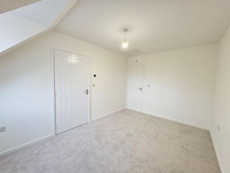 3 bedroom semi-detached house to rent - Photo 5