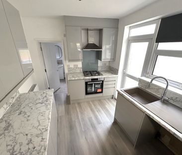A Newly modernised Three-Bedroom Terraced home - Photo 6