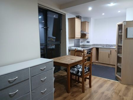 2 Bed Flat, -, B12 - Photo 4