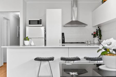 Beautifully Maintained Family Home in a Quiet, Convenient Location - Photo 5