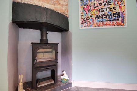 3 bedroom detached house to rent - Photo 3