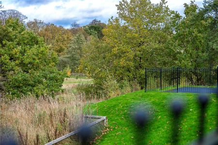 Stylish, modern family home in Wilmslow, with garage and enclosed garden - Photo 4