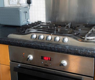 3 Bed Terraced House, Madden Close, NG5 - Photo 2