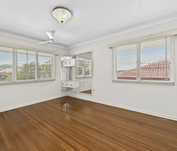 Refurbished Home with Spacious Yard in Prime Wishart Location - Photo 4