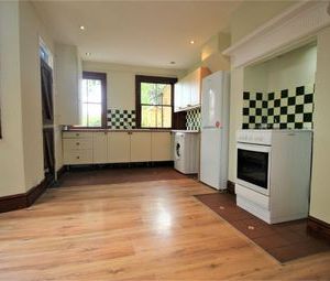 3 Bedrooms Flat to rent in Selborne Road London, London E17 | £ 404 - Photo 1