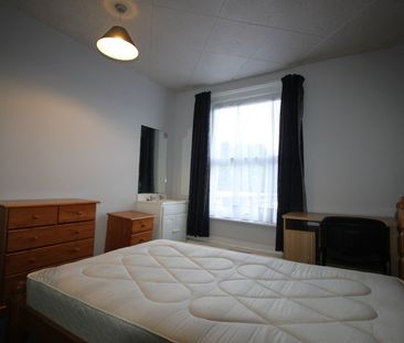 6 Bed Terraced House, Lodge Road, SO14 - Photo 3