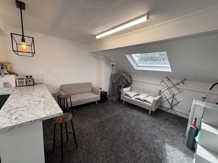 70 Flat 2 Headingley Avenue, Leeds, LS6 3ER - Photo 4