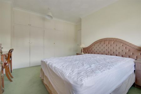 3 bedroom end of terrace house to rent - Photo 2