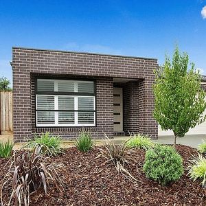 17 Lillian Street, Doreen, VIC 3754 - Photo 2