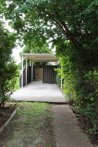 5 BEDROOM FAMILY HOME!! - Photo 2