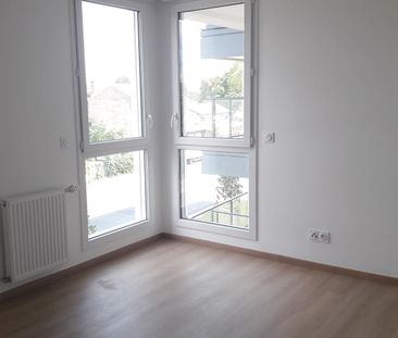 location Appartement F4 DE 82.3m² À VILLEURBANNE - Photo 3