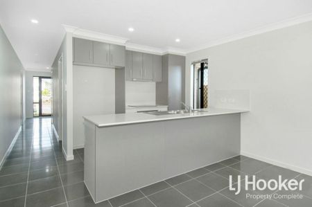 Low Maintenance 3 Bedroom Modern Home!! - Photo 5