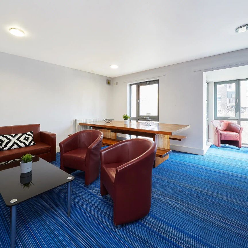 Bronze Studio - Photo 1