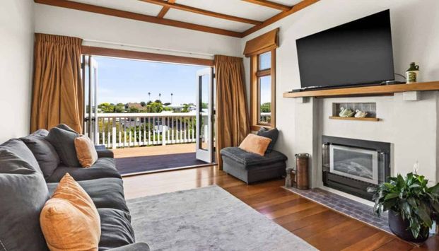 Immaculate Hilltop Bungalow - Ocean Views - Photo 1