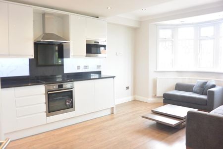 4 bedroom flat to rent - Photo 2