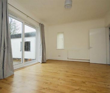 4 bedroom detached house to rent - Photo 4