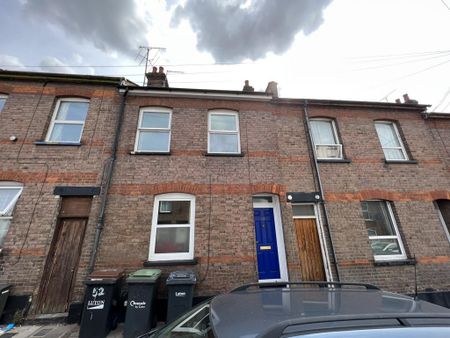 4 bedroom terraced house to rent - Photo 2