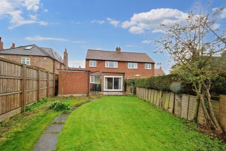 3 bedroom semi-detached house to rent - Photo 4