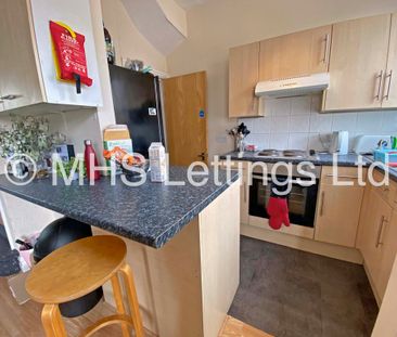 4 Bedroom Mid Terraced House for rent in Lumley Avenue - Photo 2