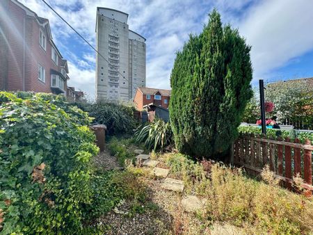 2 bedroom terraced house to rent - Photo 2