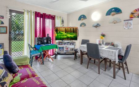 Two Bedroom apartment at the Palm Lakes Complex - Photo 4