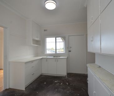 Renovated 3 Bedroom House!! - Photo 6