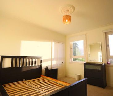 3 bedroom flat to rent - Photo 6