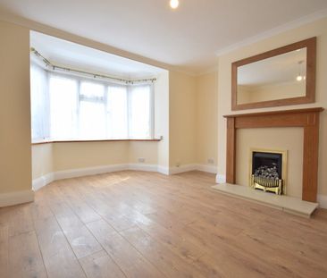 Flat to rent - Perry Street Gardens, Chislehurst, BR7 - Photo 3