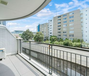 Spacious studio! - Photo 1