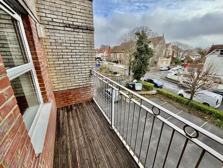 2 bedroom flat to rent - Photo 4