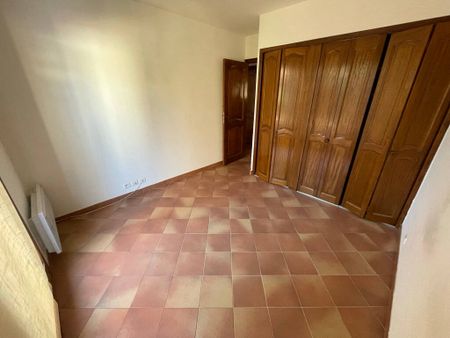 Location maison 6 pièces 115 m² Saint-Raphaël 83700 - Photo 2