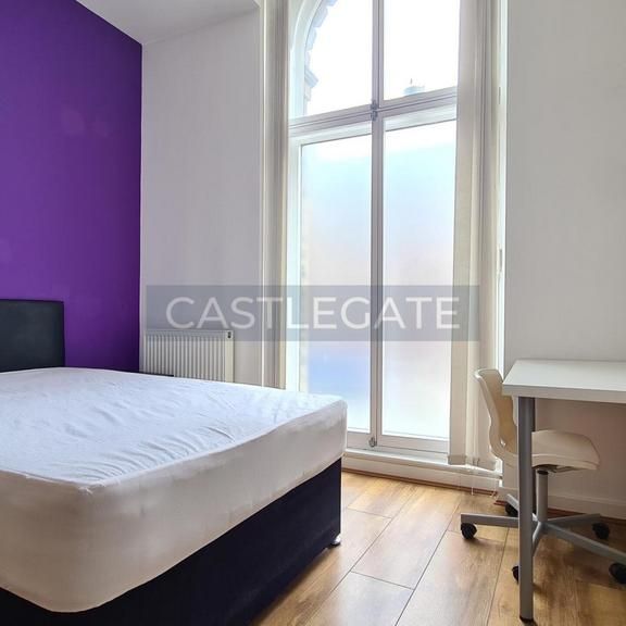 7 bedroom flat share to rent - Photo 1