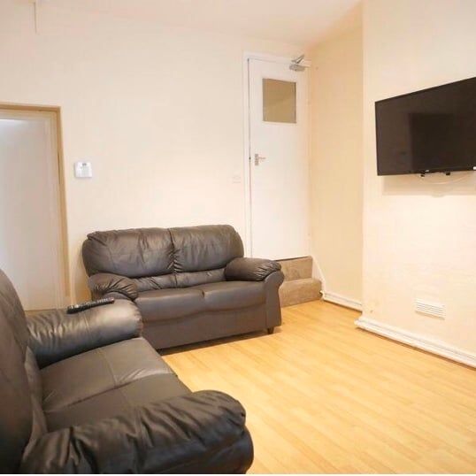 4 Bed Terraced House, Gregory Boulevard, NG7 - Photo 1