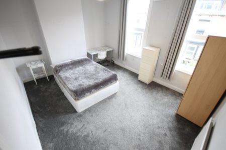 Ebberston Terrace, Hyde Park, Leeds, LS6 1AU - Photo 5