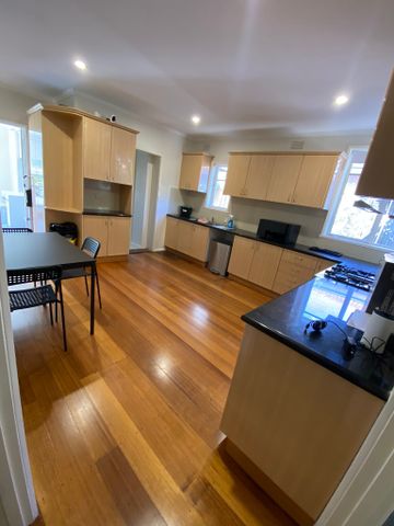 Glen Waverley - Photo 5