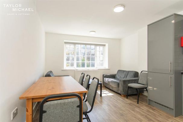 5 bedroom flat to rent - Photo 1