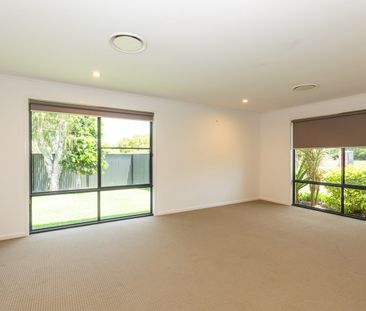 Large Family Home - Photo 3