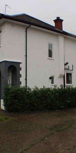 3 bedroom semi-detached house to rent - Photo 2