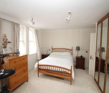 3 bedroom flat to rent - Photo 3
